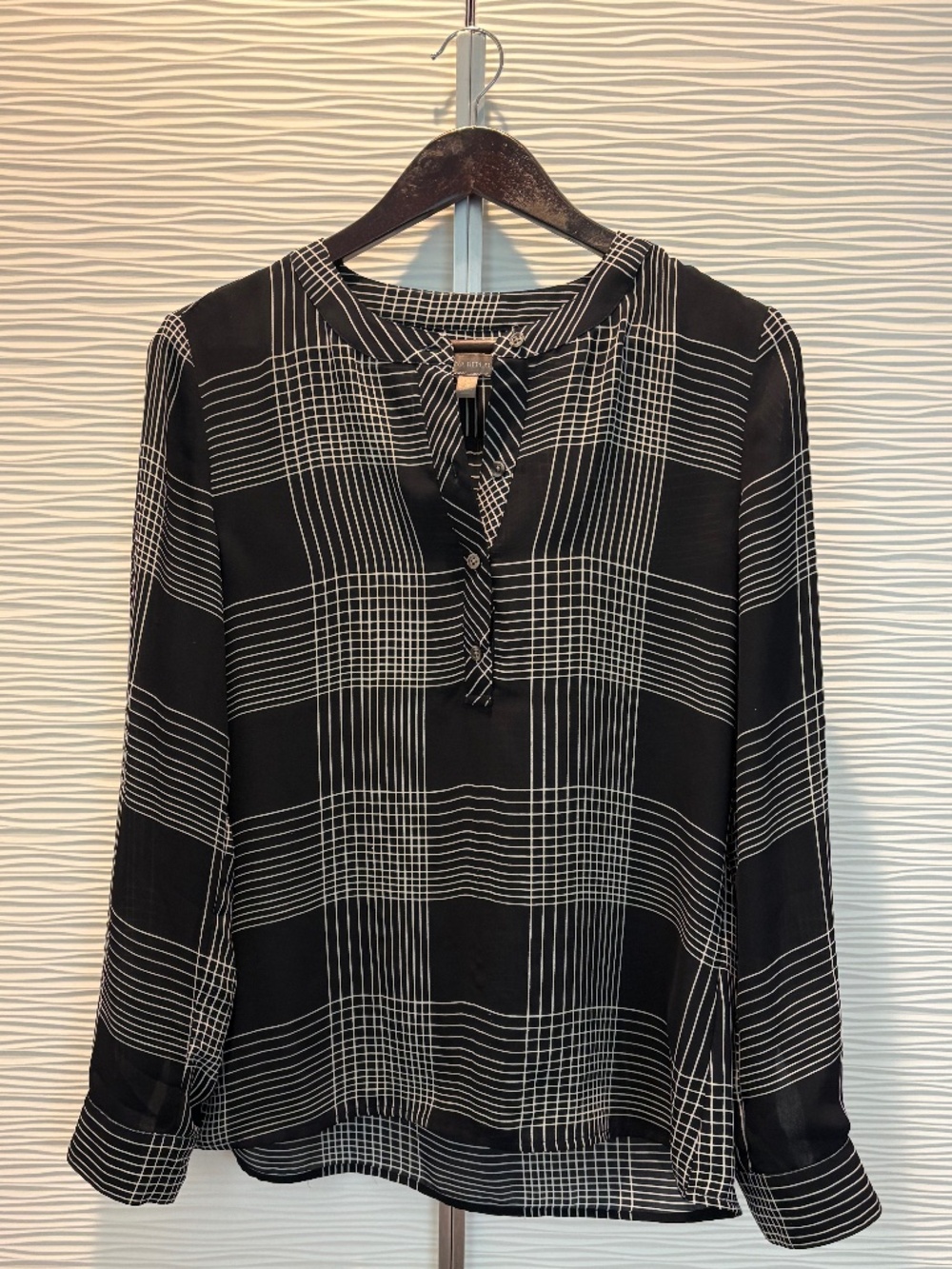 Banana Republic Black and White Plaid Tab Sleeve Blouse Size Small